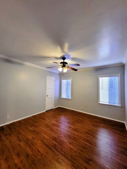 Building Photo - 305 N Palm Ave