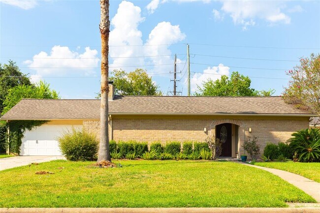 Building Photo - 14402 Chevy Chase Dr