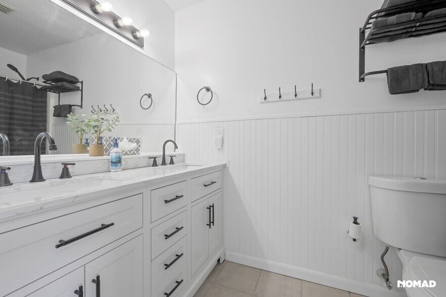 Building Photo - 4067 NW Cinnamon Tree Cir