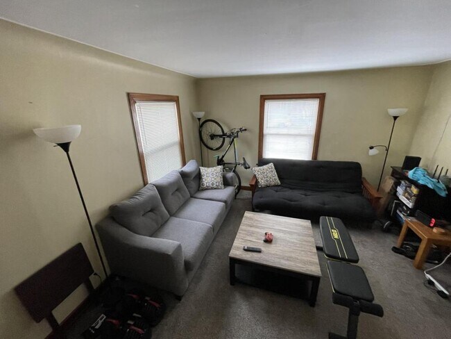 Building Photo - 1323 N 21st St