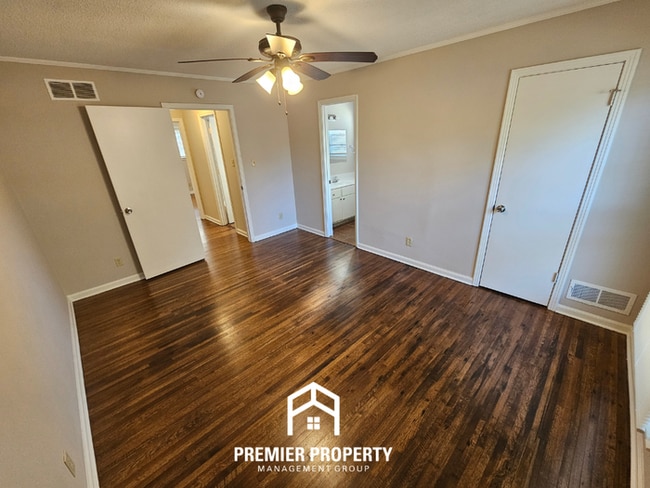 Building Photo - 2942 S.Mendenhall Road