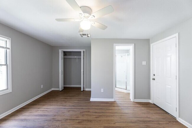 Building Photo - 1505 Brazos St