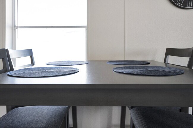 Building Photo - Modern Furnished 2 Bed/2 Bath Home • Laundry • Internet Included