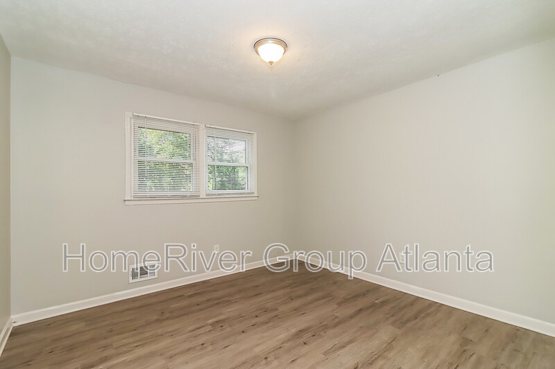 Building Photo - 4423 Inlet Rd