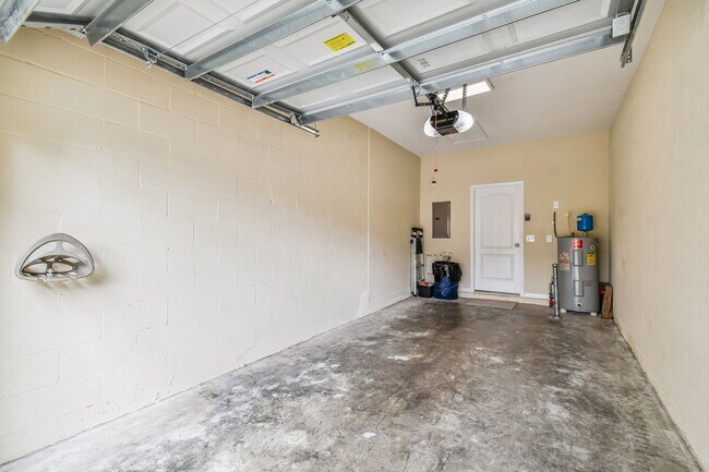 Building Photo - 6348 Linda Lou Ln