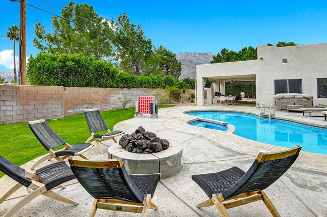 Building Photo - 2005 E Racquet Club Rd