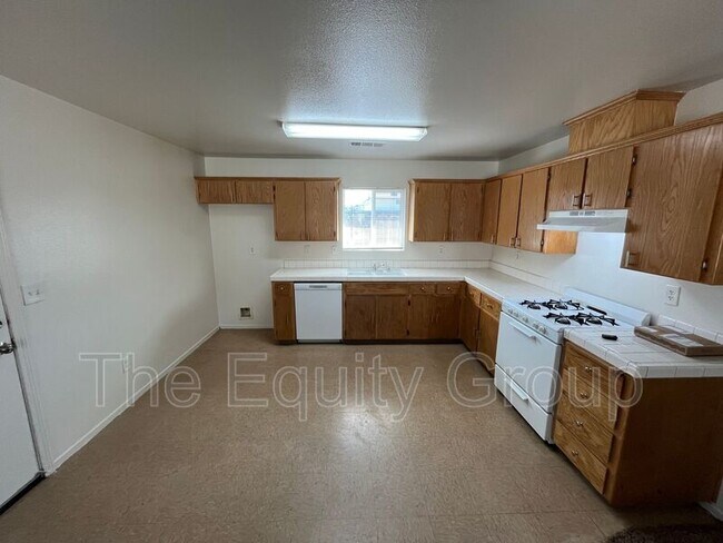 Building Photo - 482 W Morton Ave