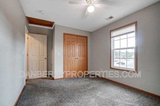 Building Photo - 1125 N Byrne Rd