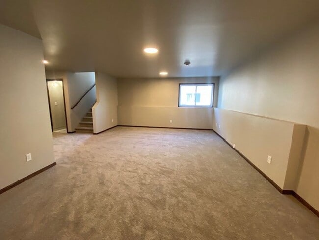 Building Photo - Beautiful home located in fast-growing Horace, ND.