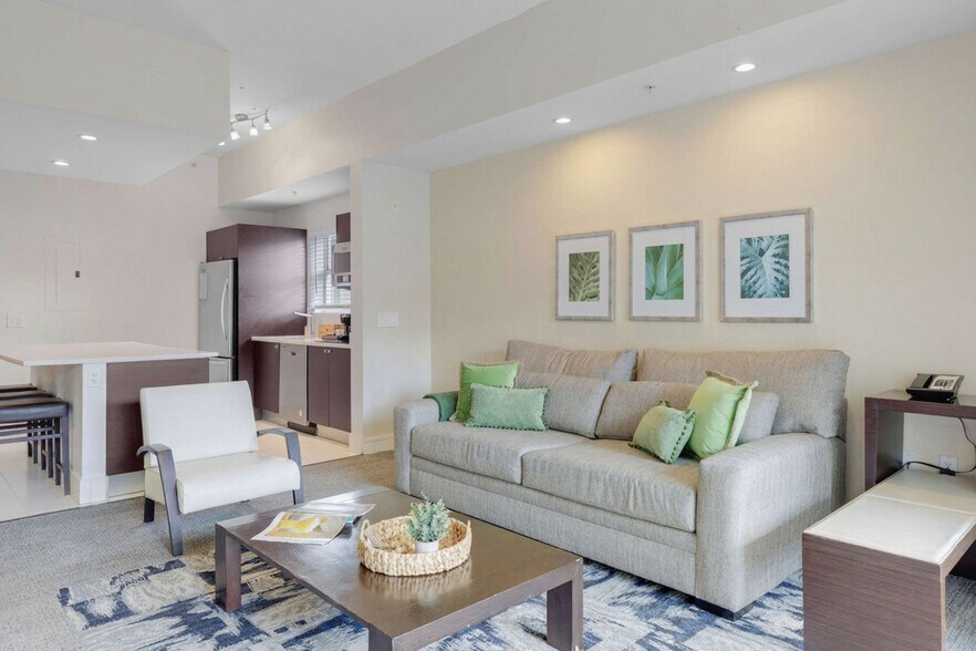 Building Photo - 5300 NW 87th Ave