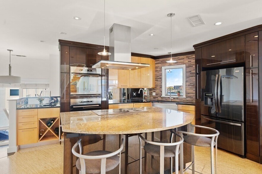 Building Photo - 3 Pier 7