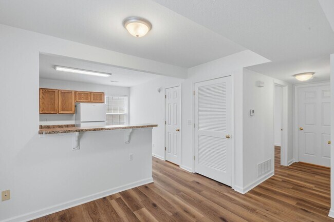 Building Photo - 1713-1715-1715 Louise Cir