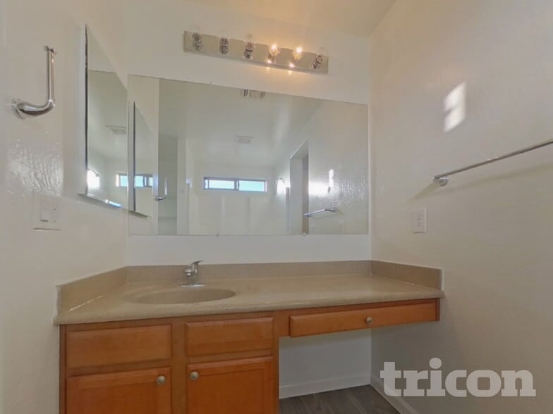 Building Photo - 23634 W Tamarisk Ave