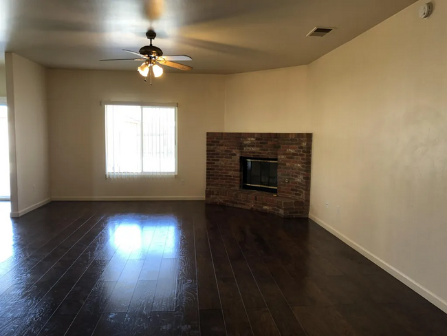 Building Photo - 3 Bedroom 2 Bath Home with a Beautiful Spa...