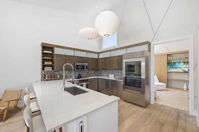 Building Photo - 2552 Sheltingham Dr