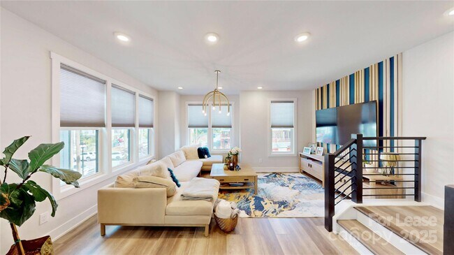 Building Photo - 529 W Tremont Ave