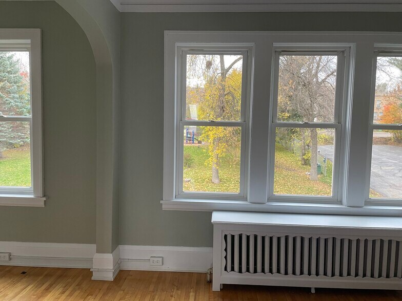 Living room - 320 E 5th St