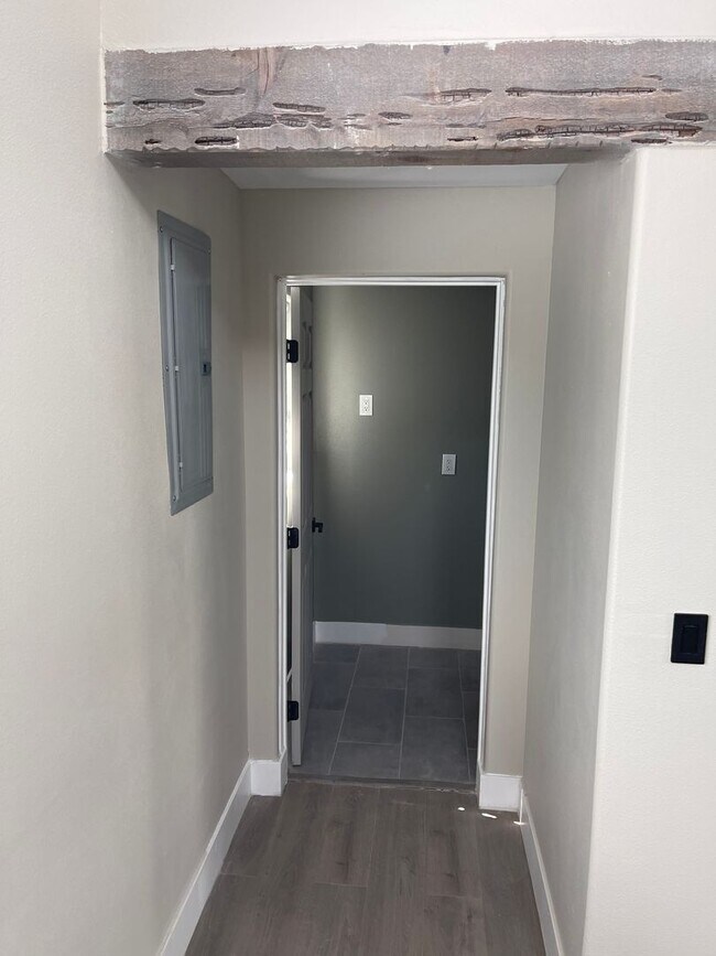 Building Photo - Magalia-2 bed 2 bath, second story duplex,...