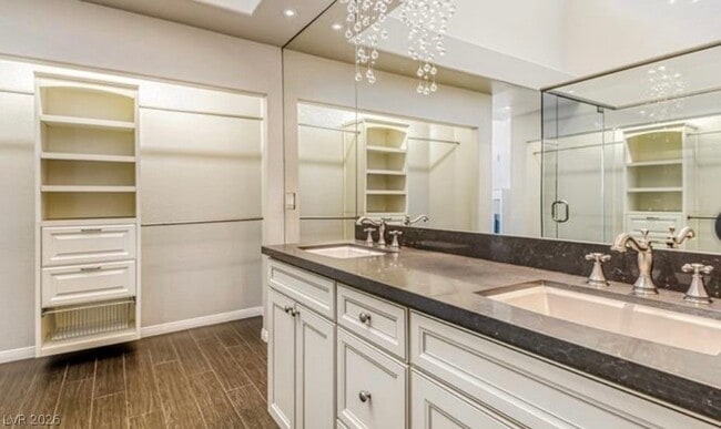 Building Photo - 8243 Round Hills Cir