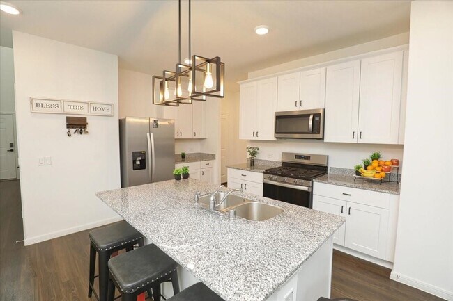 Building Photo - 14463 Cedar Ledge Ln