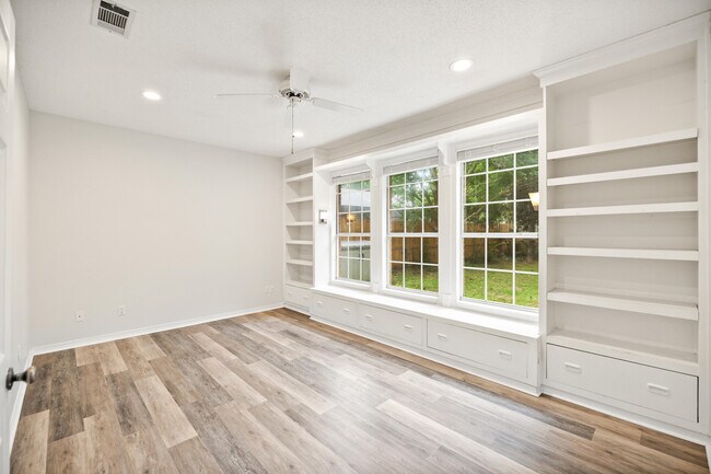 Building Photo - 1641 Parkside Cir