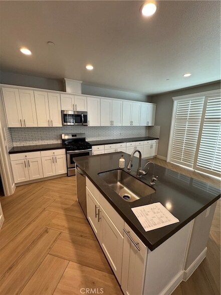 Building Photo - 501 Villa Way