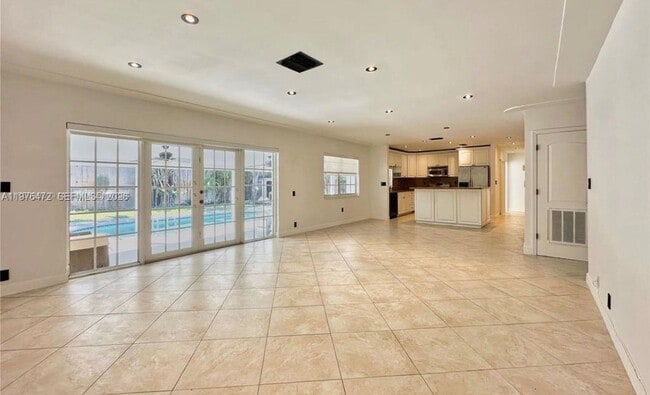 Building Photo - 21020 NE 18th Ct