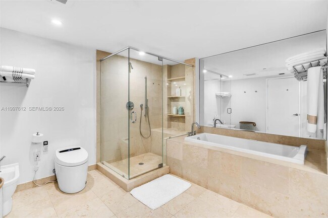 Building Photo - 495 Brickell Ave