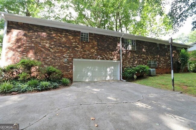 Building Photo - 4215 Fawn Ln SE