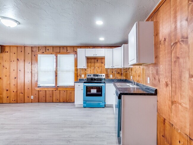 Building Photo - 912 NW 98th St