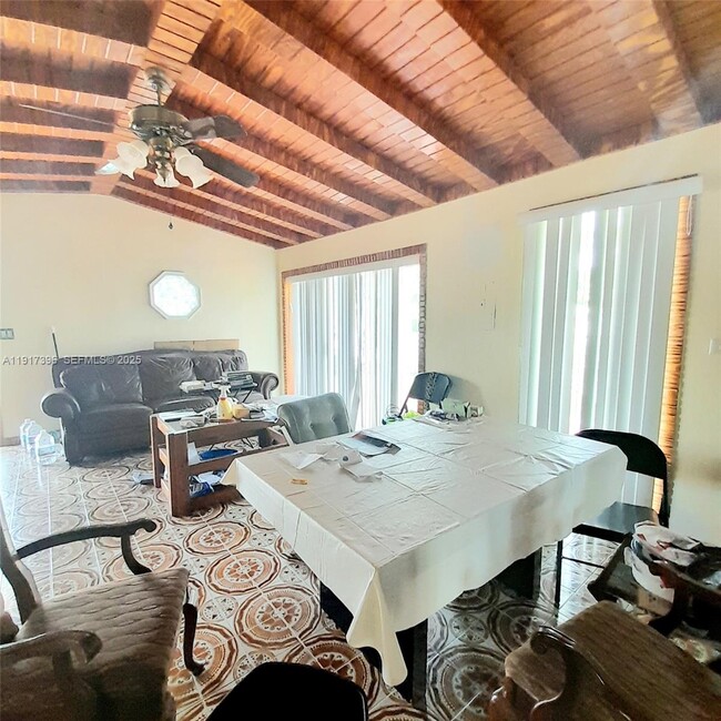 Building Photo - 1830 NE 175th St