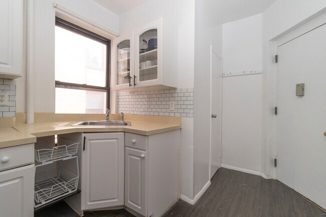 Building Photo - 1794 1st Ave