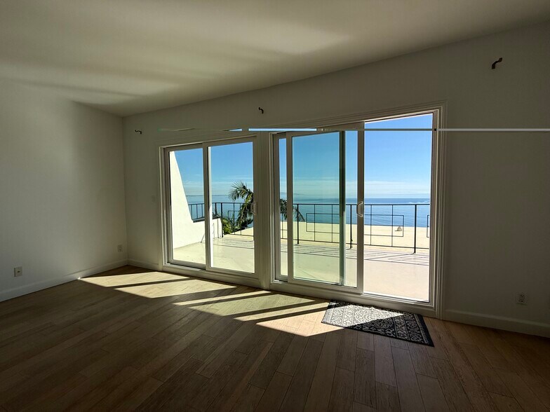 Building Photo - 18139 Coastline Dr