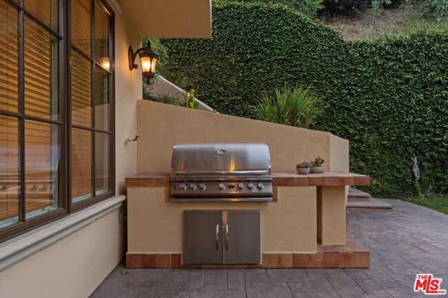 Building Photo - 3697 Benedict Canyon Ln