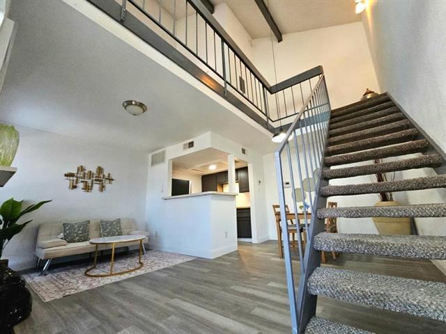 Building Photo - 7152 Fair Oaks Ave