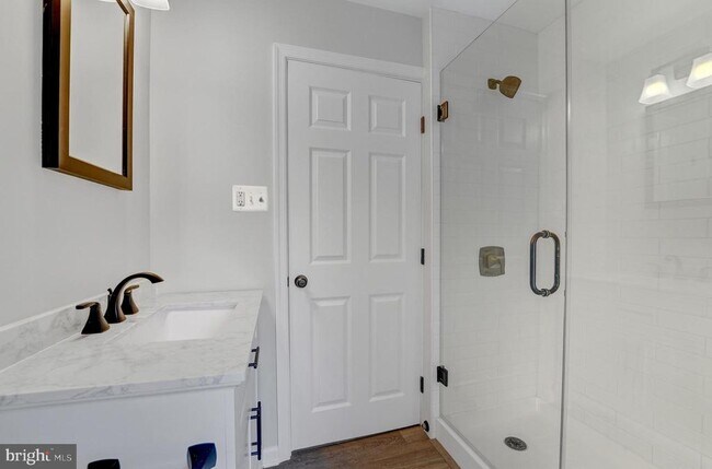 Building Photo - 611 Tebbston Dr