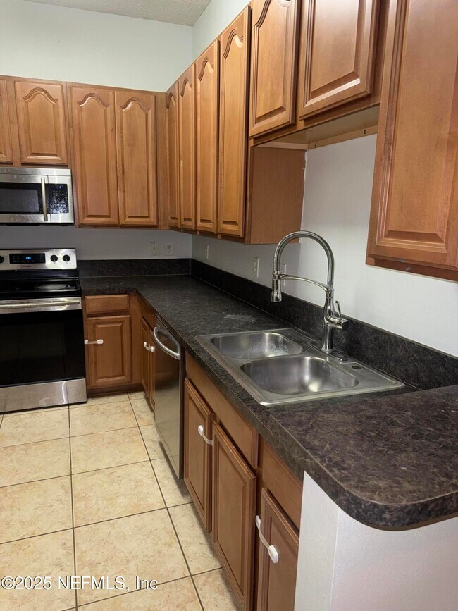 Building Photo - 7047 Deer Lodge Cir
