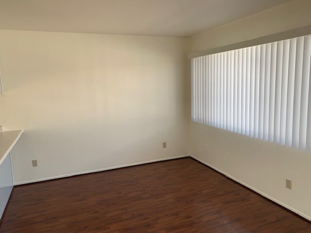 Building Photo - 147 S Ave 56