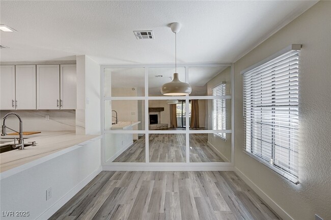 Building Photo - 2633 Durango Dr