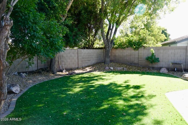 Building Photo - 571 W Locust Dr.