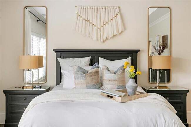 Building Photo - 582 St Charles Ave NE