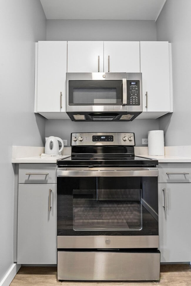 Building Photo - 95 Broadway-SI ID1240381P