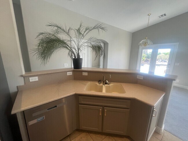 Building Photo - 2 bedroom 2 bath condo Gated community Nor...