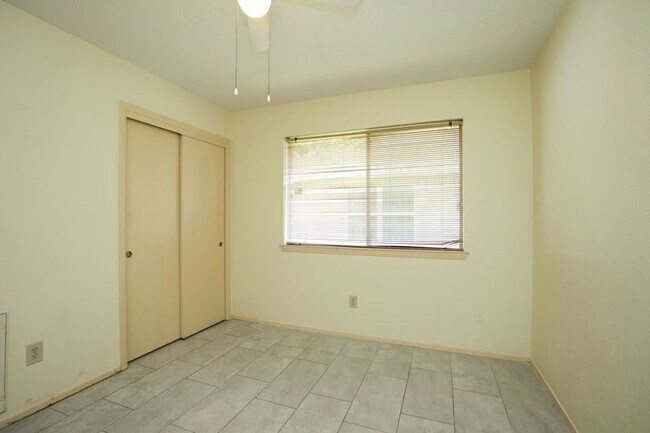 Building Photo - 8215 Summer Quail Dr
