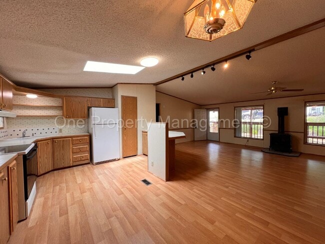 Building Photo - 24403 Gile Pl
