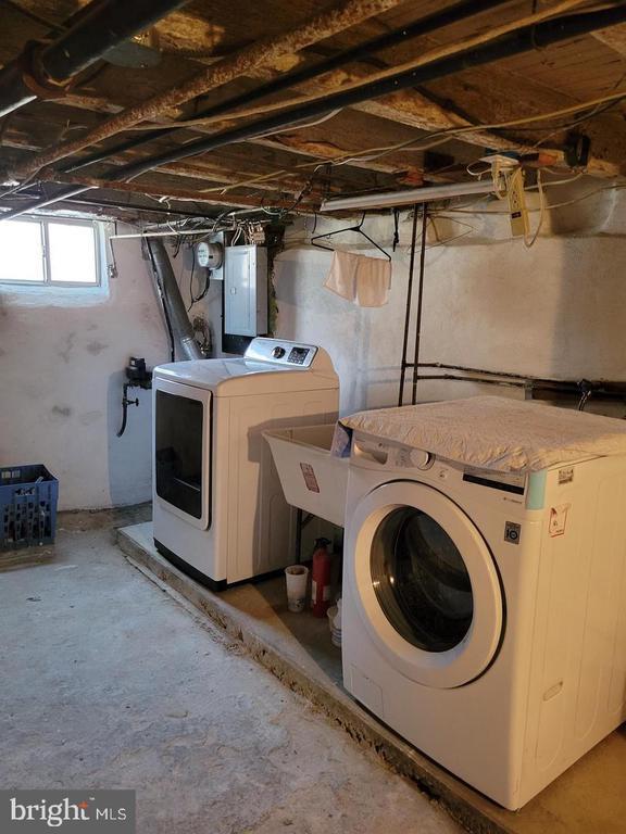 Building Photo - 838 Sears St