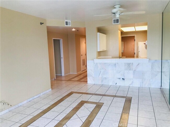 Building Photo - 525 E Seaside Way