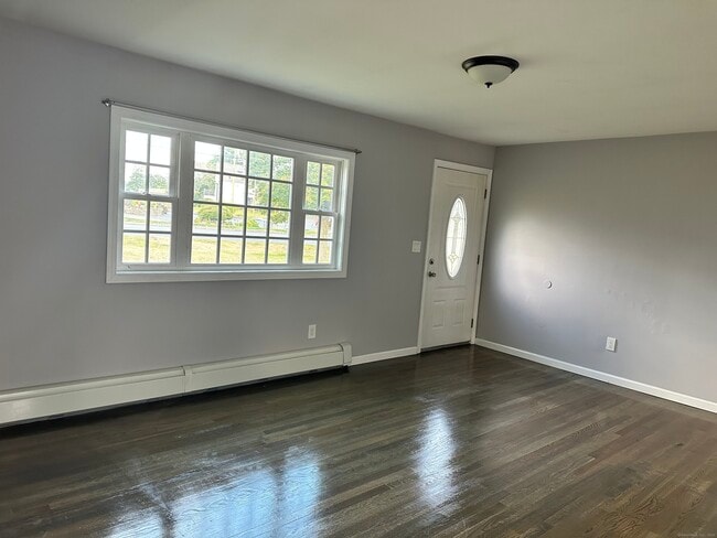 Building Photo - 484 Meriden Ave