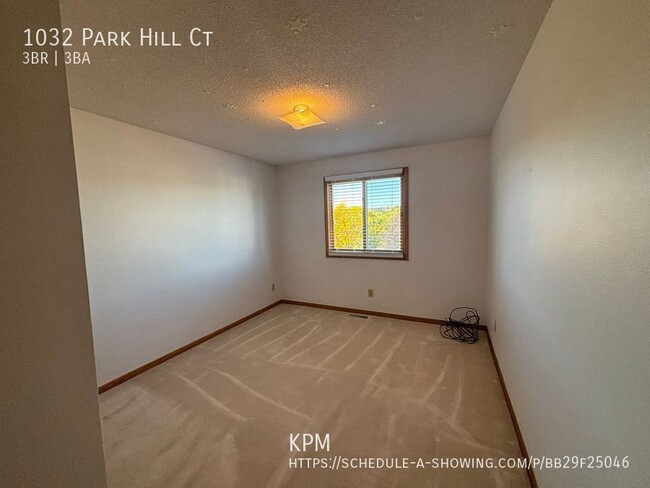 Building Photo - 3 BED | 2.5 BATH | DOUBLE GARAGE | TRI-LEV...