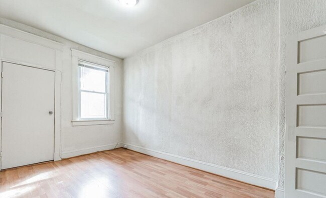 Building Photo - 2934 Clifton Park Terrace